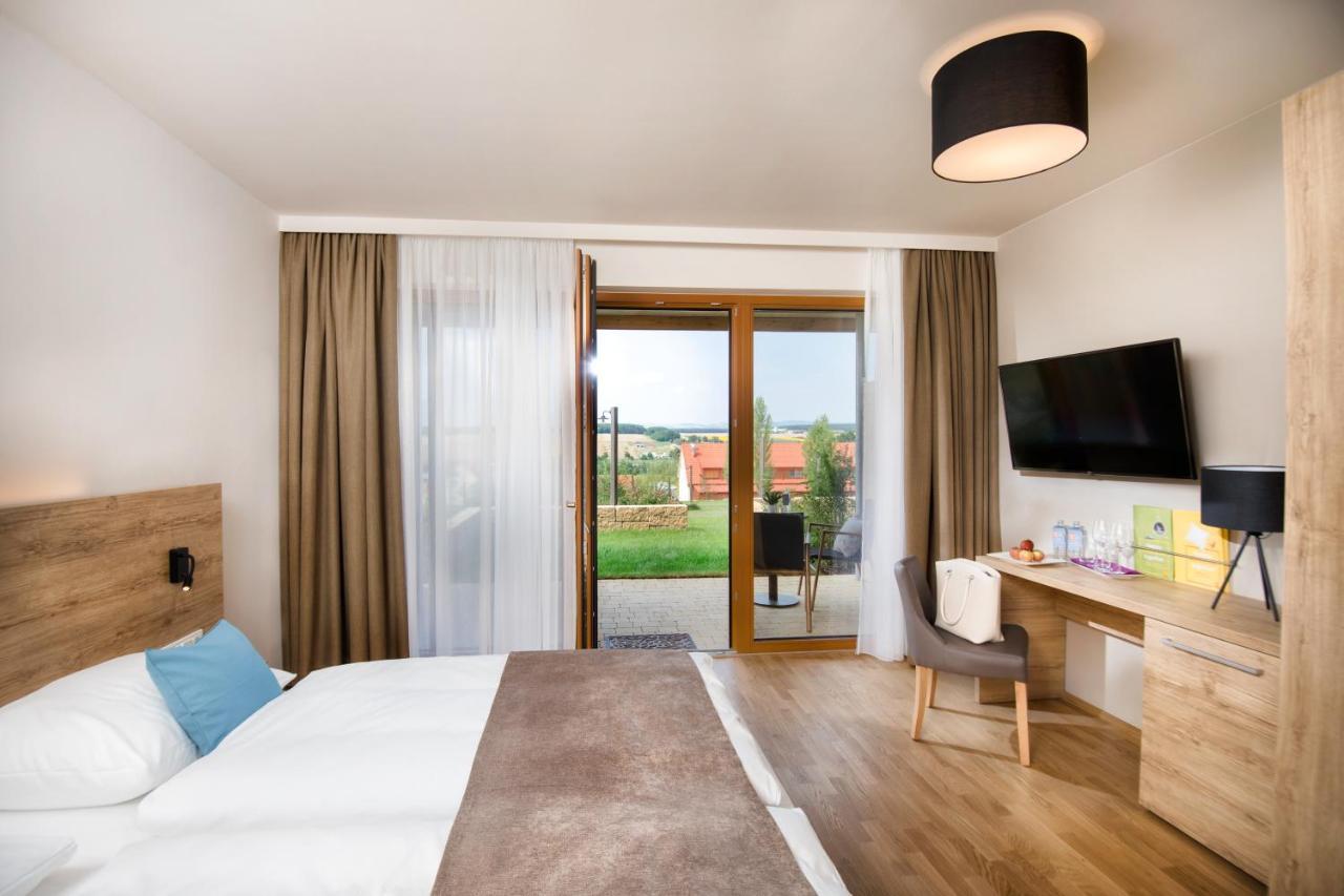 Jufa Hotel Neutal Bagian luar foto